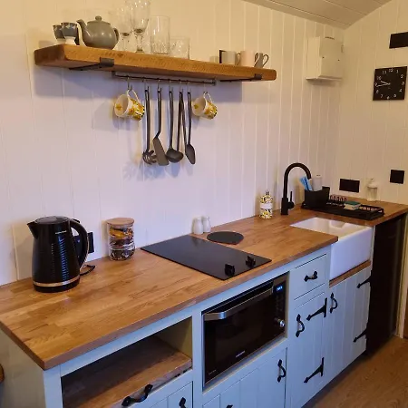 Tolverne Luxury Shepherd'S Hut Holsworthy Exterior photo