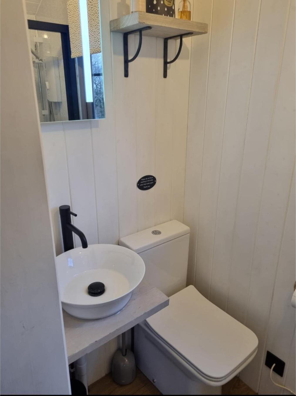 Tolverne Luxury Shepherd's Hut